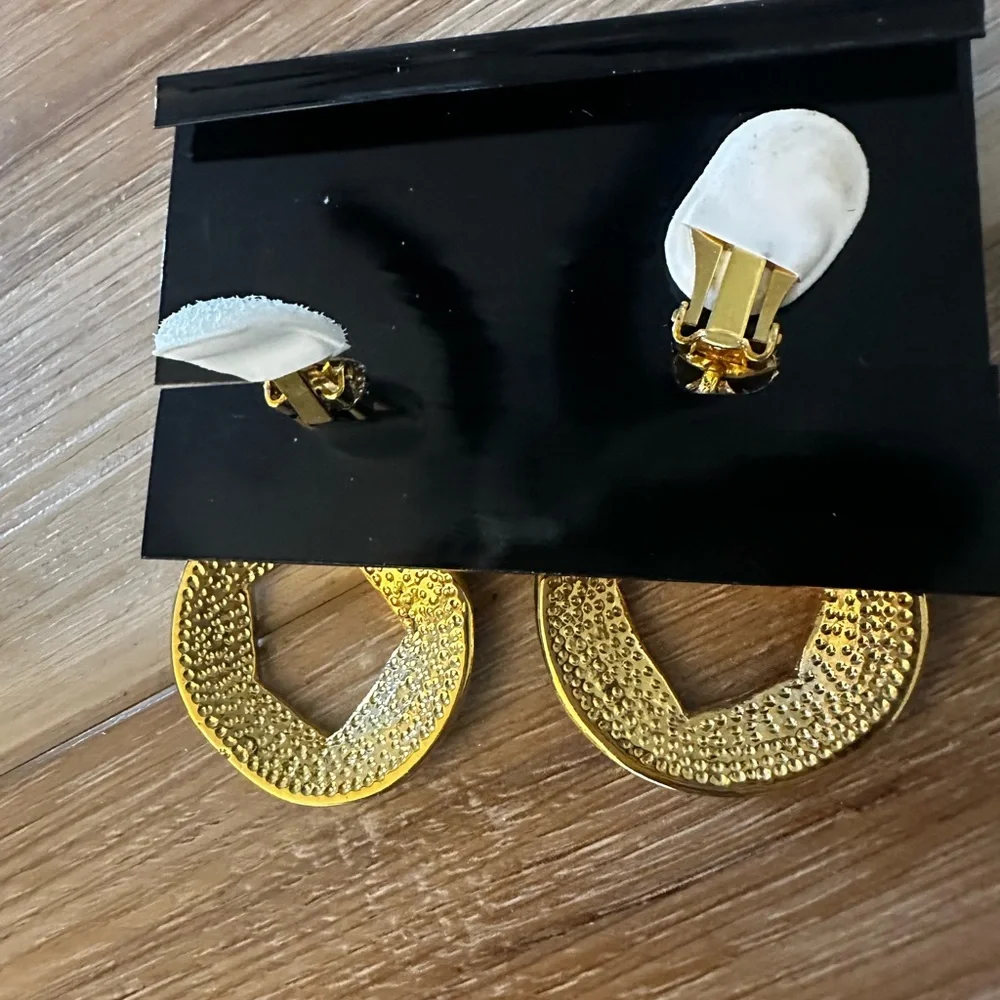 Fashion Enamel Earrings with Bracelet - Picture 3 of 5